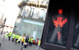 Paris: Les piétons de moins en moins rois sur les trottoirs