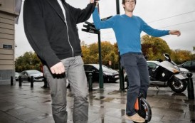 Sur une roue électrique dans les rues de Bruxelles