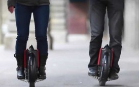 « E-roue », « hoverboards » : quelle place pour ces nouveaux engins sur les trottoirs?