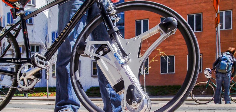 Cette roue transforme votre vieille bicyclette en vélo électrique !