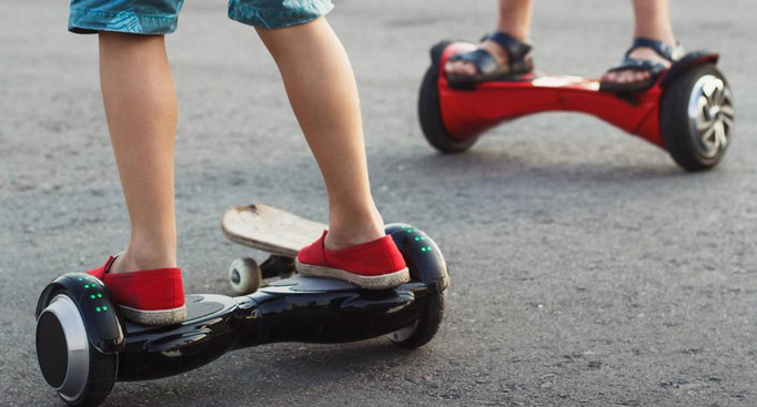 Un député veut restreindre l’usage des hoverboards et gyropodes sur les trottoirs