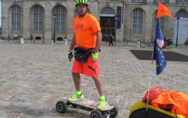 Fabrice Gropaiz fait le tour du monde en skate électrique