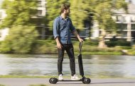 Audi présente la E-tron Scooter, une trottinette électrique inspirée du skateboard, à 2000€