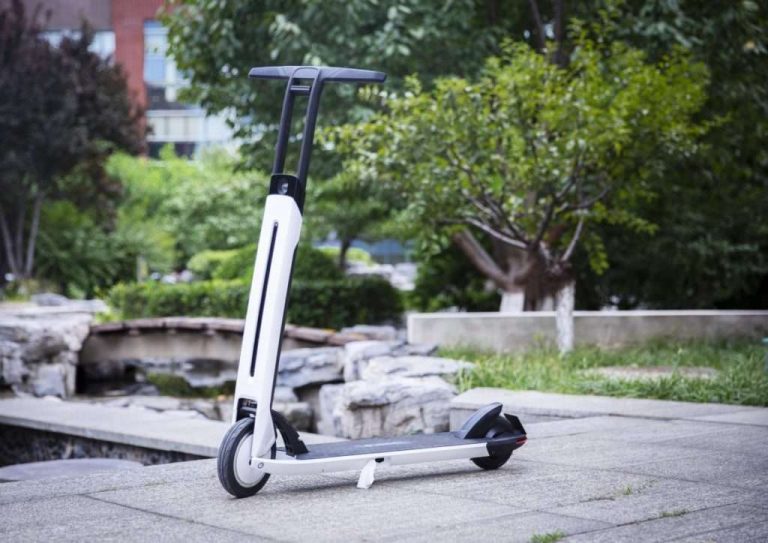 Segway Ninebot lance sa nouvelle trottinette électrique pliable Air T15