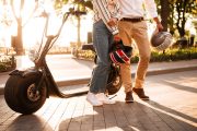 Trottinette électrique ou scooter électrique : lequel est le plus adapté à votre utilisation et vers qui s’orienter ?