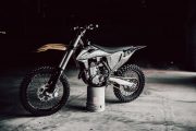 Télécharger vidéo TikTok d&rsquo;un mélange de teinte pour réservoir de moto, avant de l&rsquo;oublier